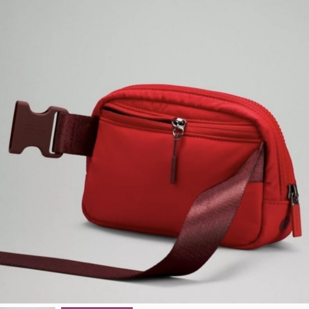 ✨Host pick✨Rare LULULEMON Olympic Team Canada Red Wine Berry Mini Crossbody Bag - Picture 4 of 7